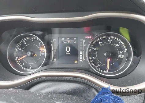 2016 Jeep Cherokee Latitude z USA, uszkodzony, nr VIN 1C4PJMCB4GW117832